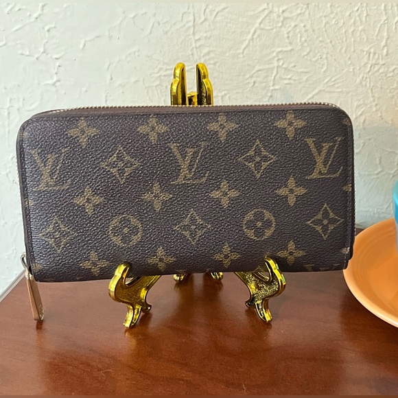 Louis Vuitton Handbags - Louis Vuitton Monogram Zippy Wallet